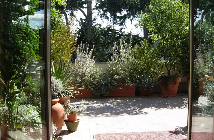 L’anima nascosta del terrazzo di via Fani