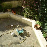 L'aiuola andava ampliata L'aiuola andava ampliata